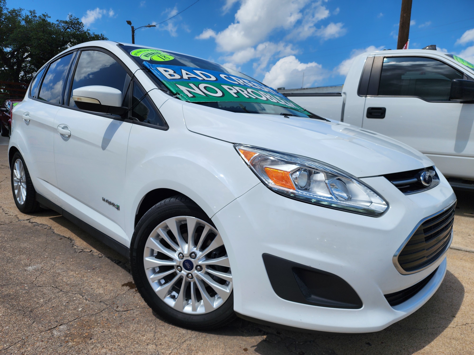 2018 DIAMOND WHITE Ford C-Max Hybrid SE (1FADP5AU8JL) with an 2.0L L4 DOHC 16V HYBRID engine, CVT transmission, located at 2660 S.Garland Avenue, Garland, TX, 75041, (469) 298-3118, 32.885551, -96.655602 - Welcome to DallasAutos4Less, one of the Premier BUY HERE PAY HERE Dealers in the North Dallas Area. We specialize in financing to people with NO CREDIT or BAD CREDIT. We need proof of income, proof of residence, and a ID. Come buy your new car from us today!! This is a Super Clean 2018 FORD C-MAX - Photo #0